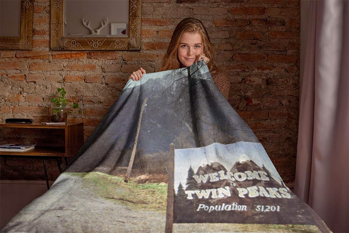 Welcome To Twin Peaks Original TV Series Plush Fleece Throw Blanket