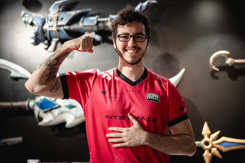 In the photo Yampi, jungler from INTZ
