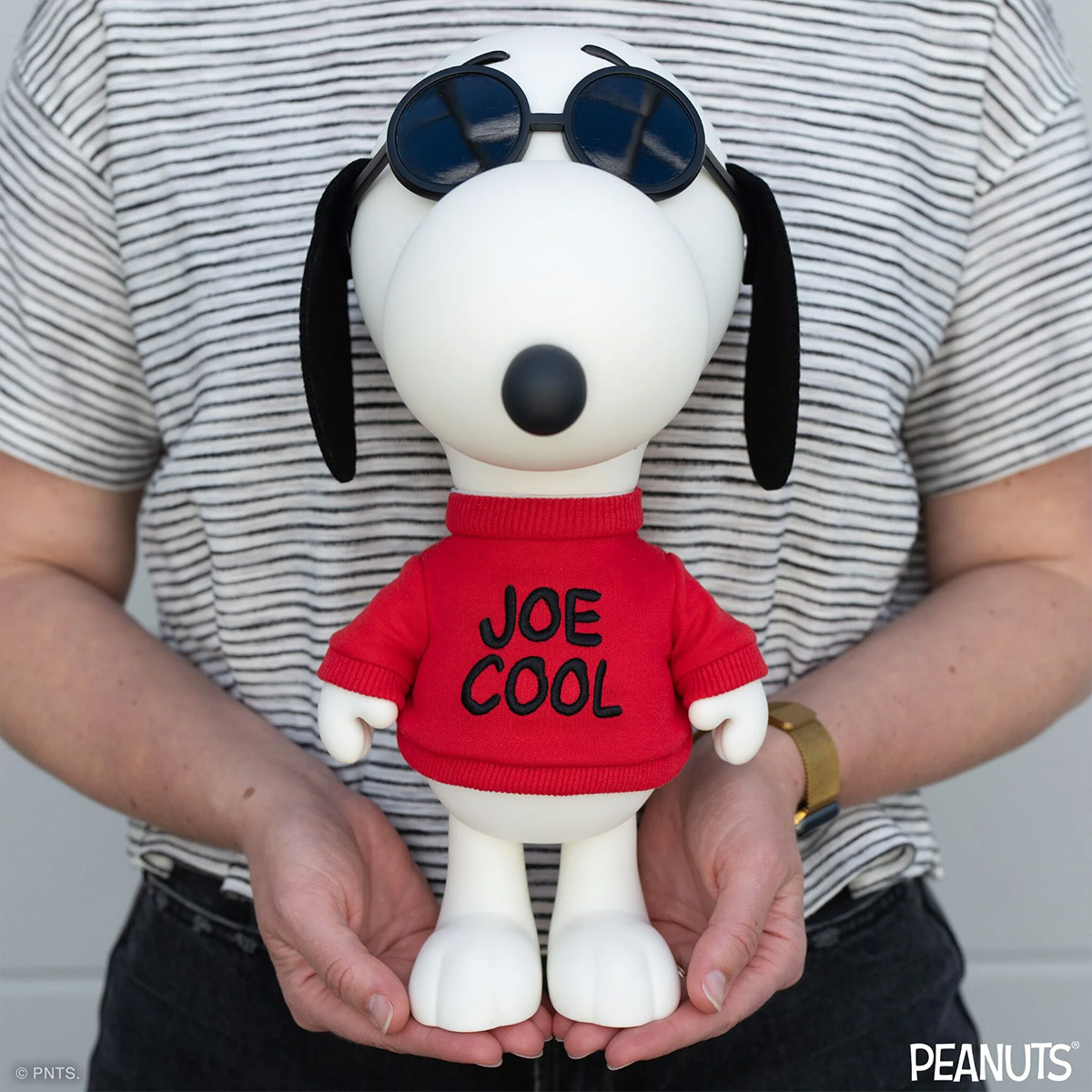 Boneco Gigante Peanuts SuperSize: Snoopy (Joe Cool)