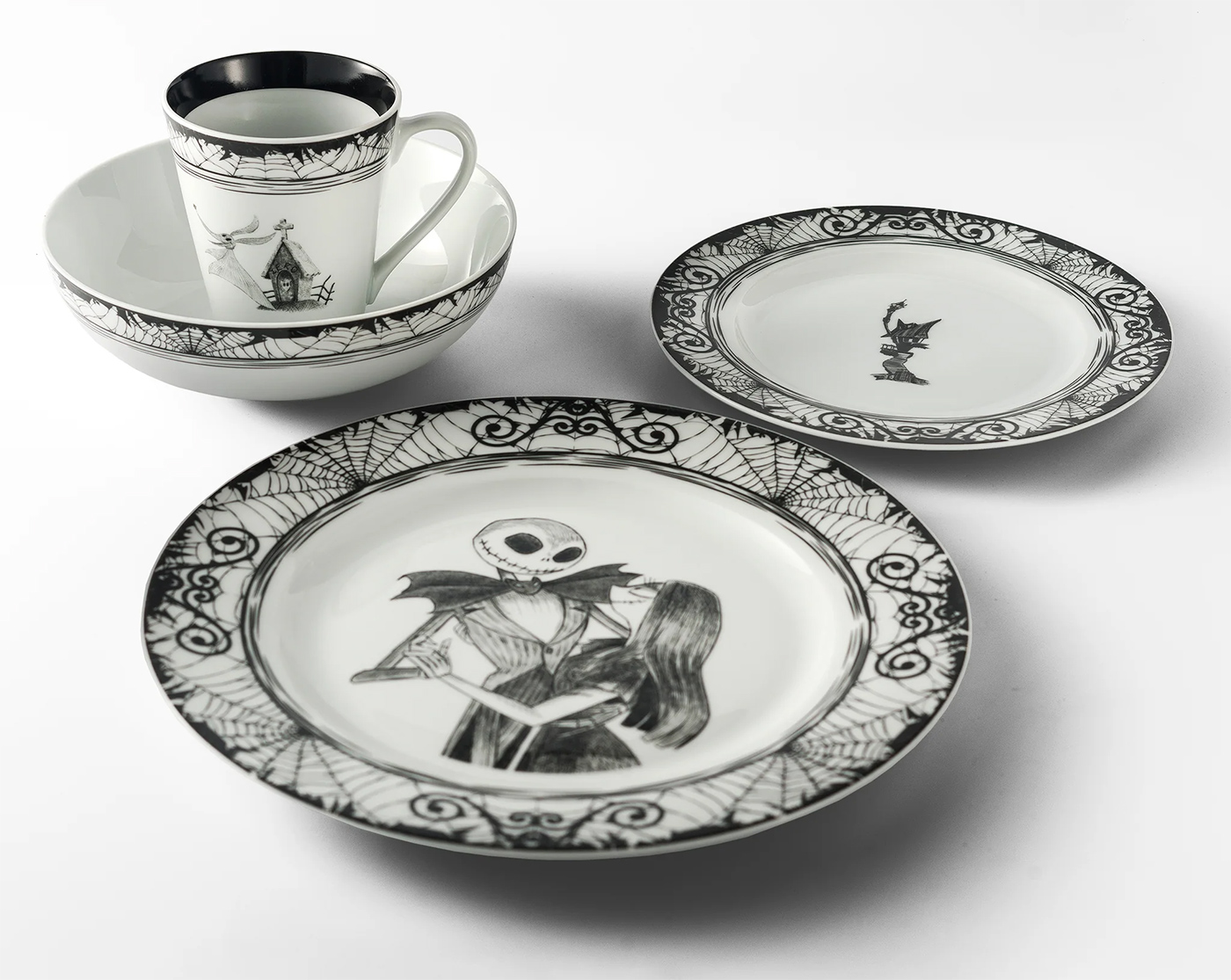 The Nightmare Before Christmas Dinner Set Complete with 16 Pieces