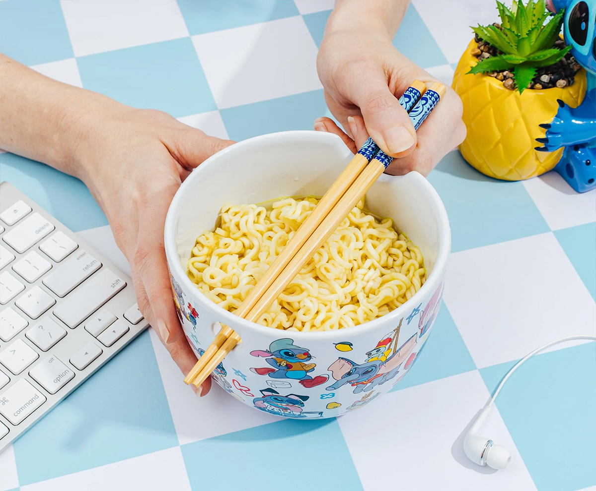 Bowl Ramen Stitch fantasized as Disney characters