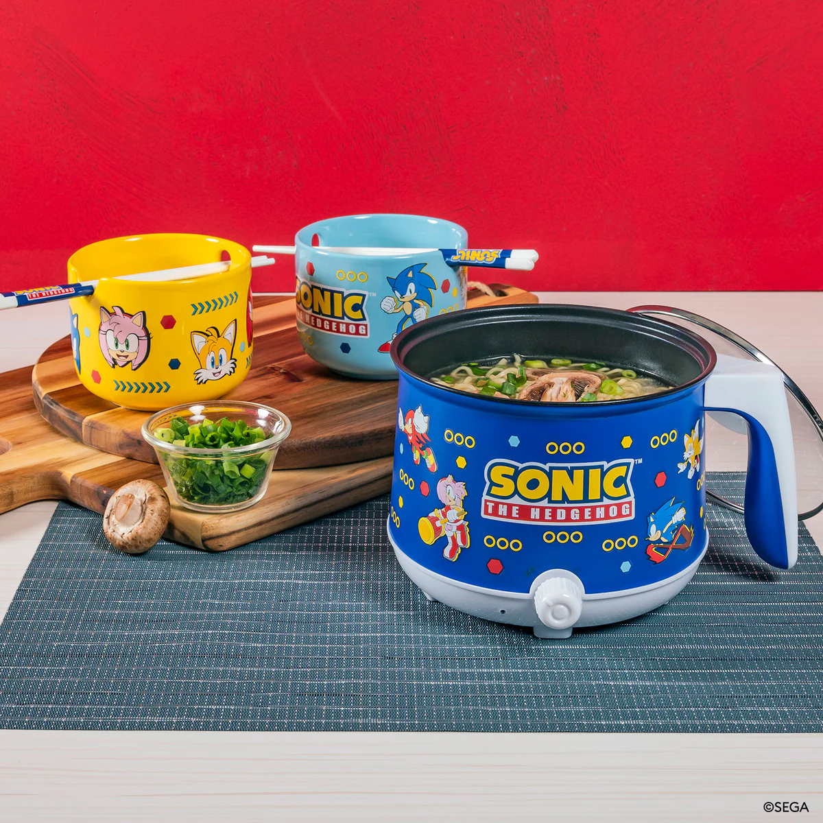 Electric Power Sonic The Hedgehog with 2 Bowls of Ramen