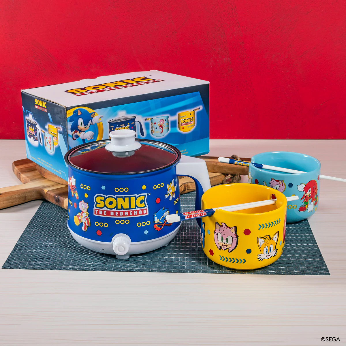 Electric Power Sonic The Hedgehog with 2 Bowls of Ramen